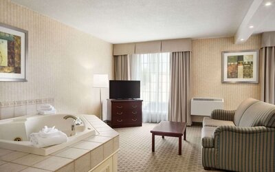 Day use room at Days Inn By Wyndham Brantford.