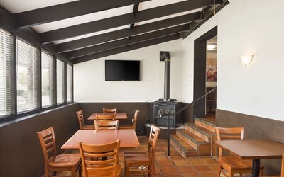 Restaurant at Days Inn By Wyndham Brantford.