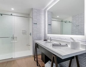 Cambria Hotel Austin Downtown