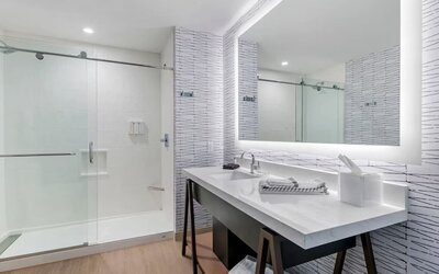 Cambria Hotel Austin Downtown