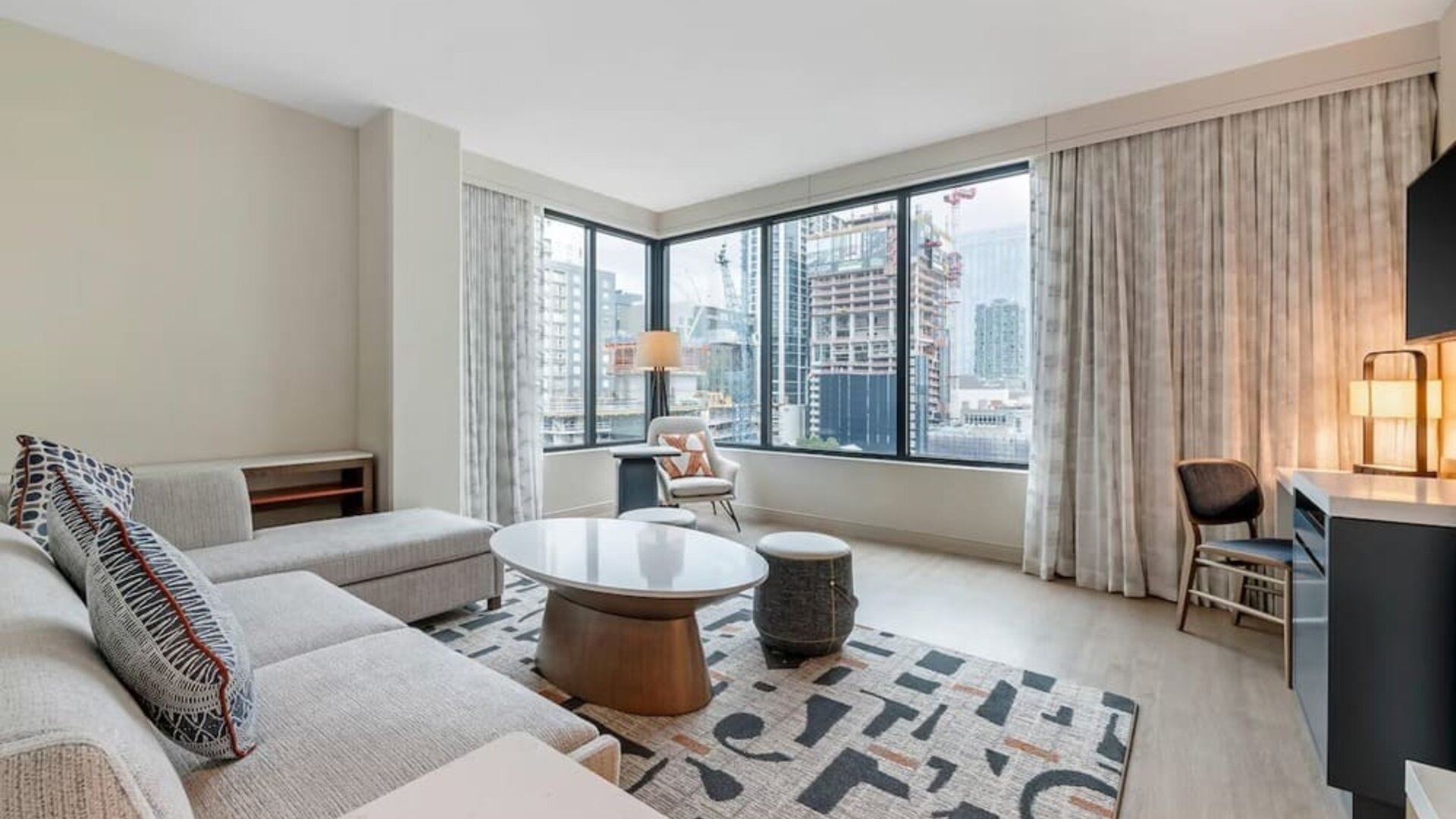 Cambria Hotel Austin Downtown