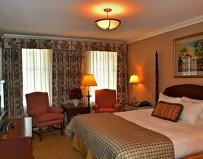 King room at The Wall Street Inn.