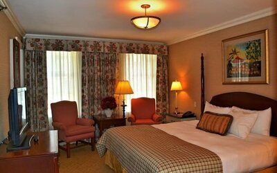 King room at The Wall Street Inn.