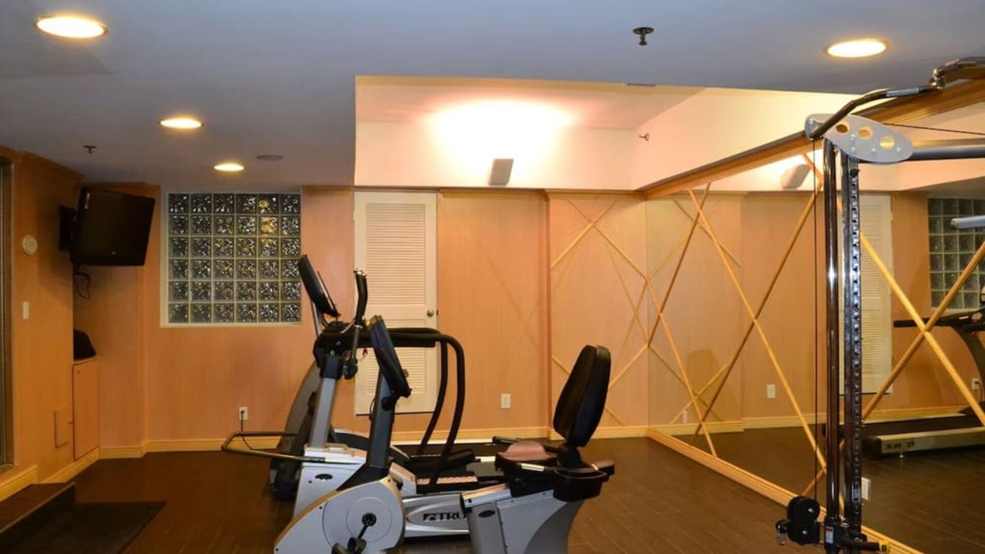 Fitness center at The Wall Street Inn.
