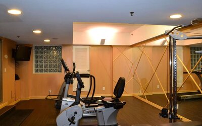 Fitness center at The Wall Street Inn.
