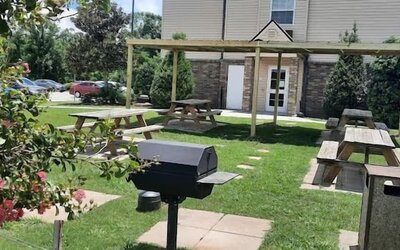 Picnic area at WeStay Suites Belle Chasse.
