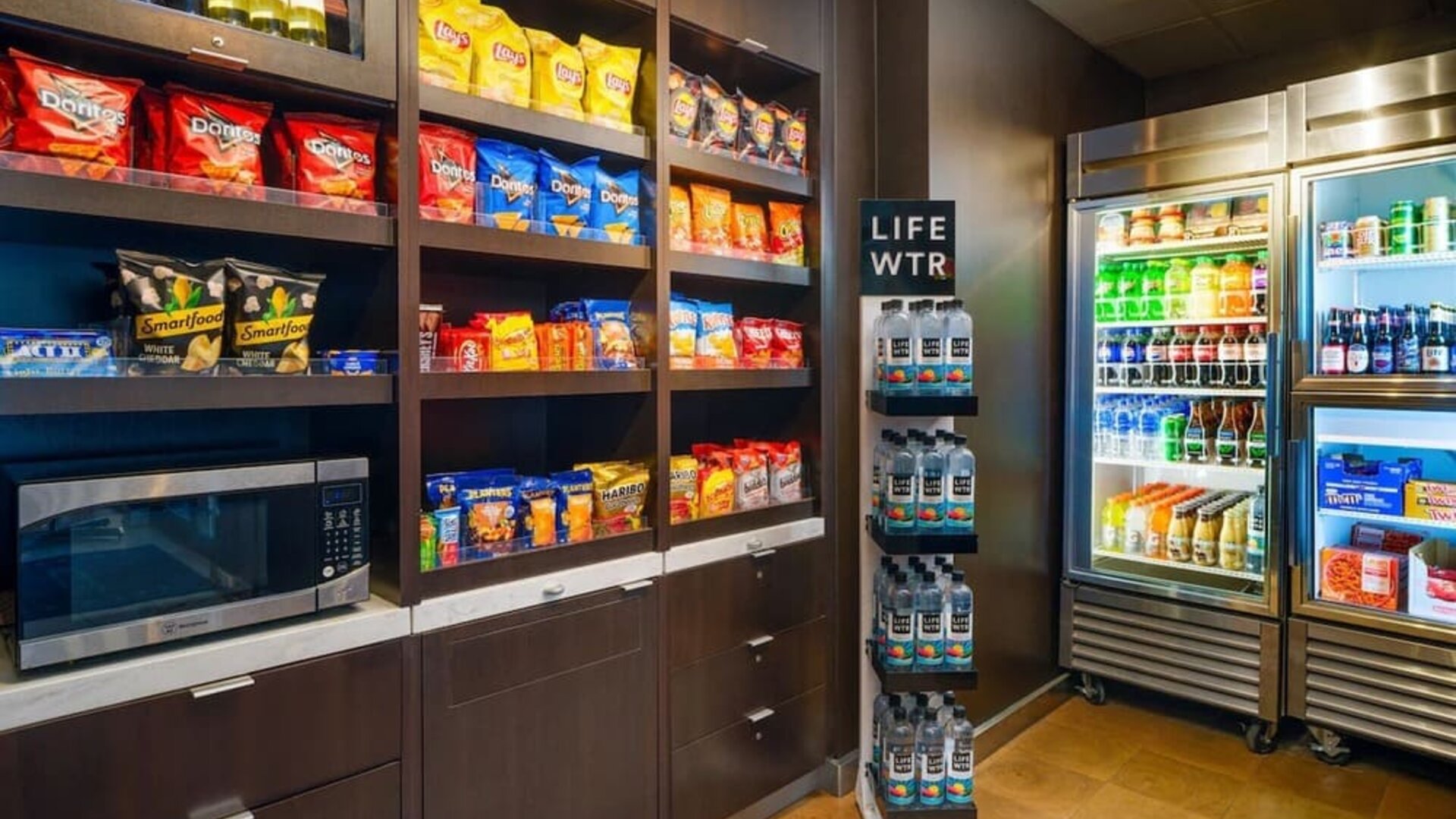 Snack bar at Courtyard By Marriott Columbus Worthington.
