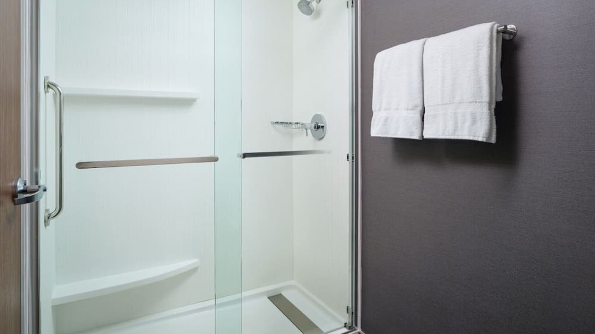 Guest bathroom at Courtyard By Marriott Columbus Worthington.