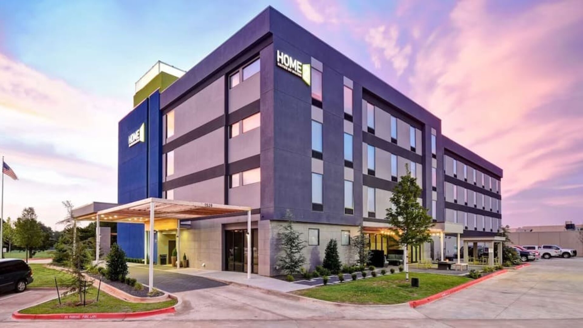 Parking available at Home2 Suites El Reno.