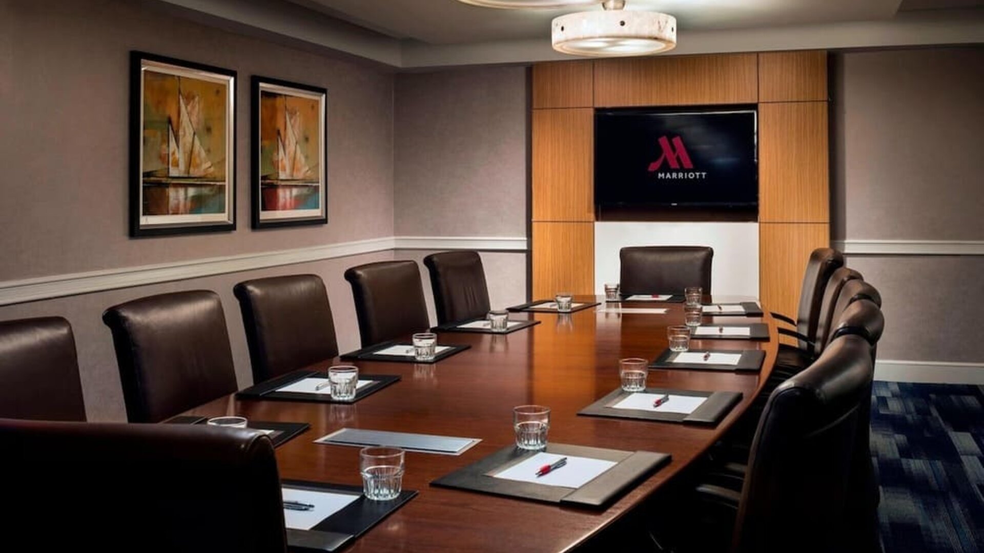 Professional meeting room at Boston Marriott Newton.