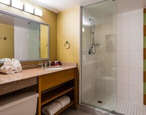 Guest bathroom at Best Western Premier Toronto Airport Carlingview.