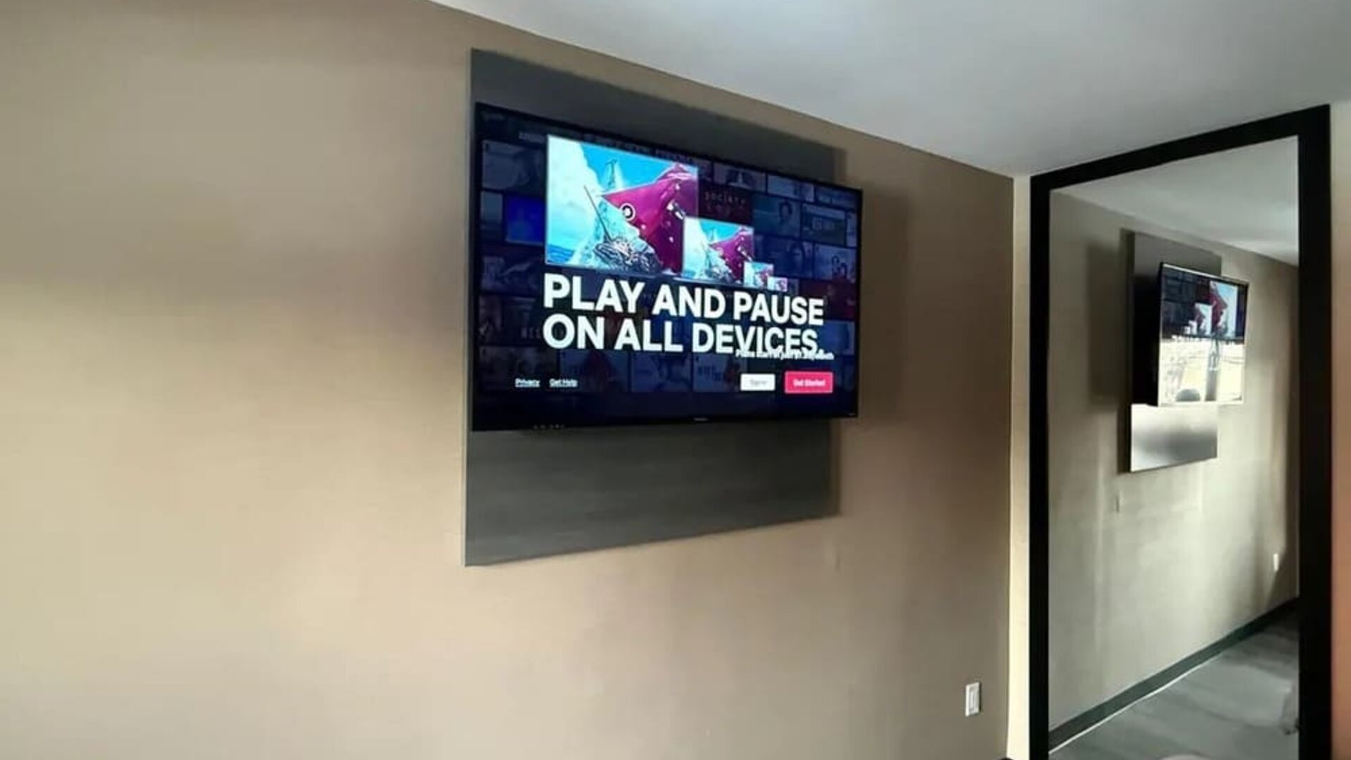 King room at THE VINE HOTEL BRONX.