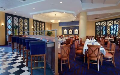 Dining room at Hilton Atlanta Airport.