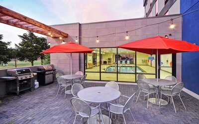Outdoor terrace at Home2 Suites By Hilton El Reno.