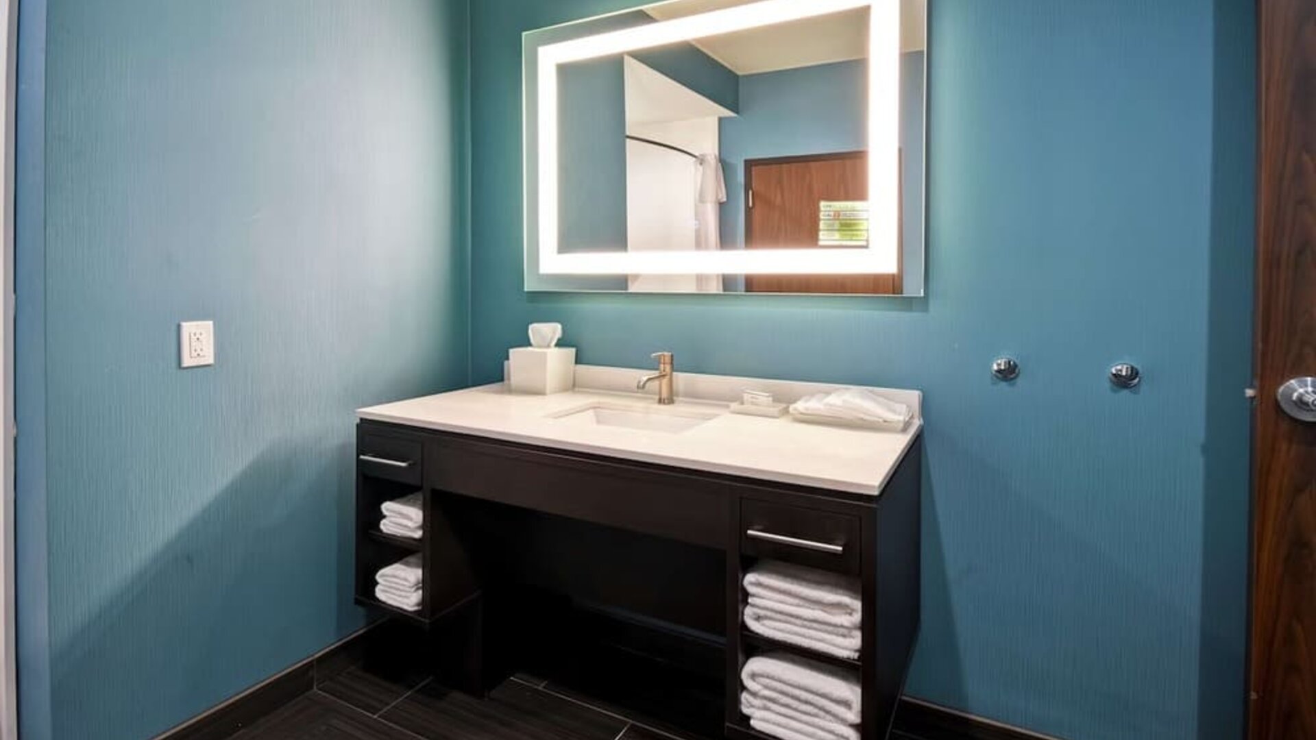 Guest bathroom at Home2 Suites By Hilton El Reno.