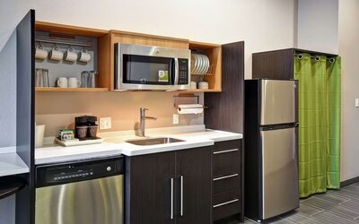Kitchen at Home2 Suites By Hilton El Reno.