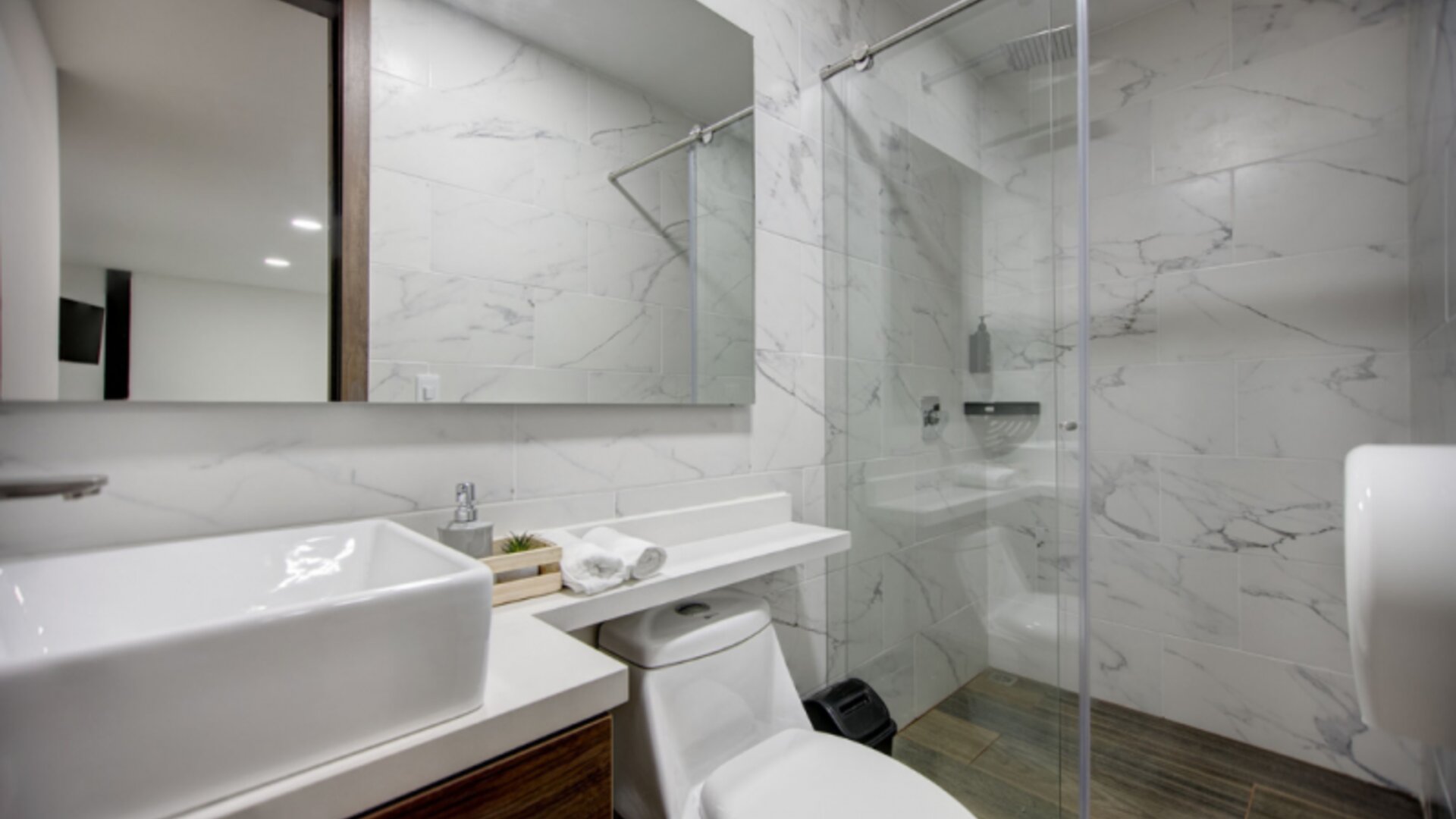 XLiving Host & Rooms