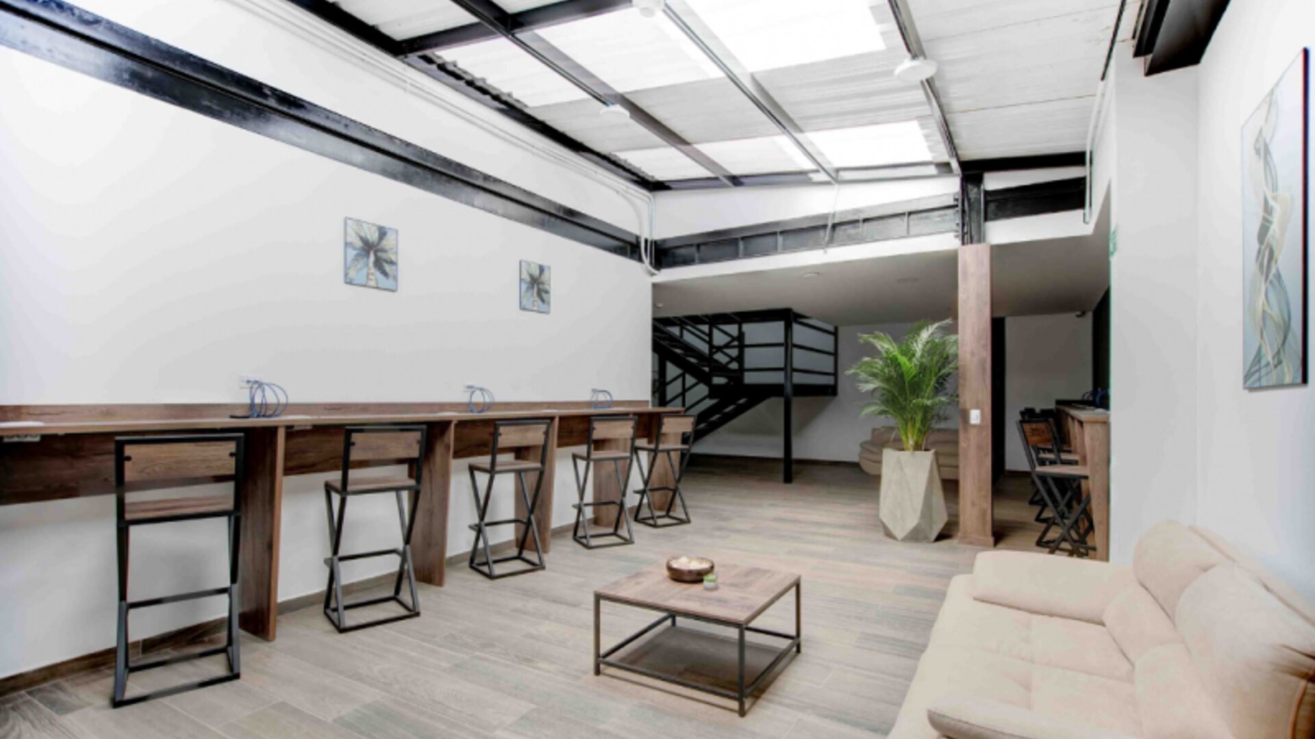 XLiving Host & Rooms