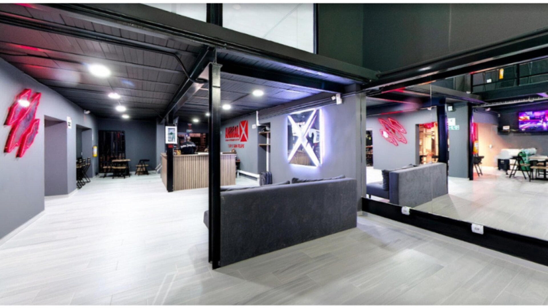 XLiving Host & Rooms