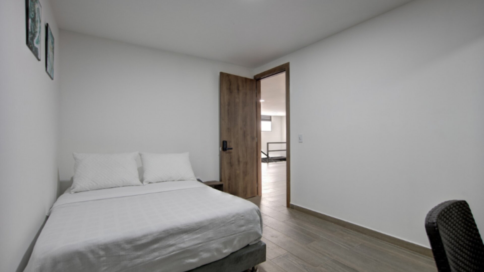 XLiving Host & Rooms