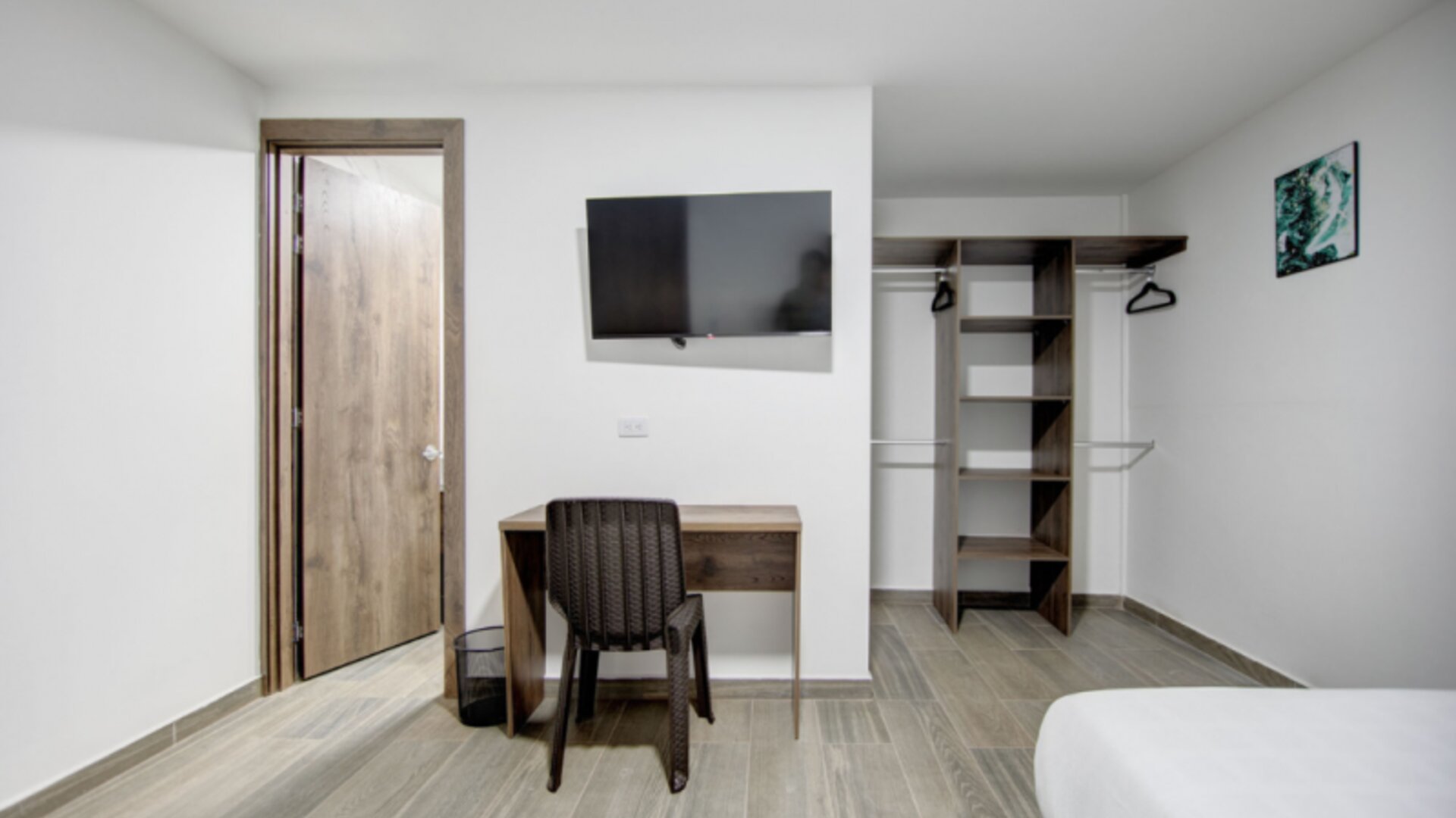 XLiving Host & Rooms