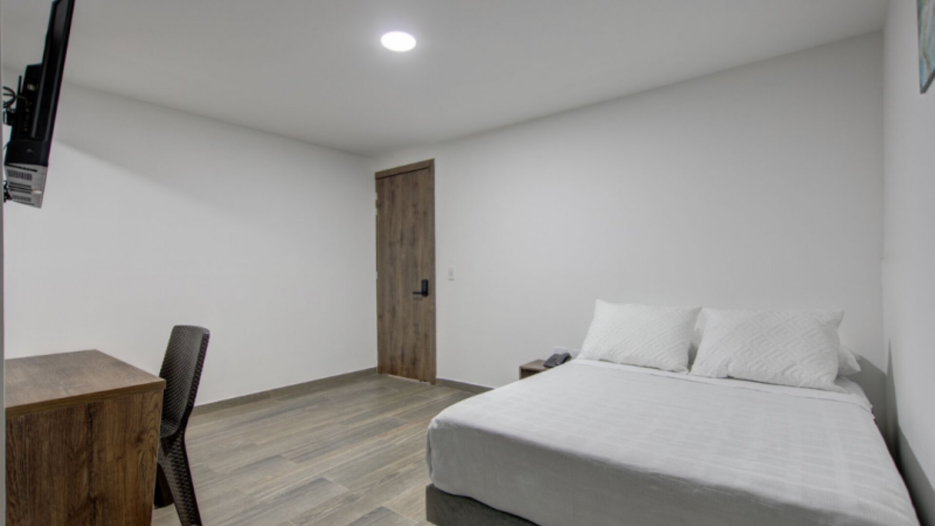 XLiving Host & Rooms