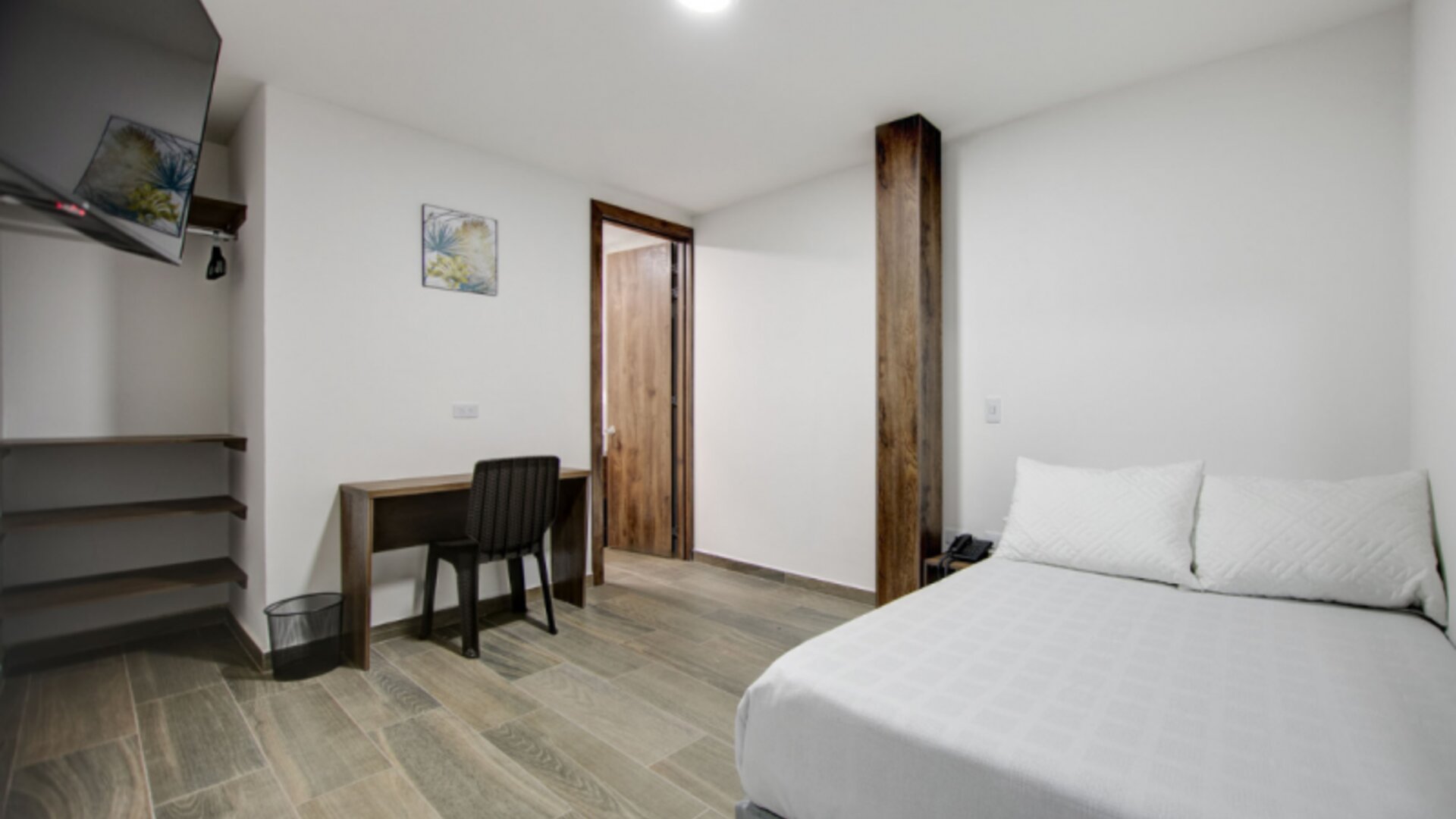 XLiving Host & Rooms