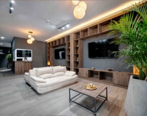 XLiving Host & Rooms