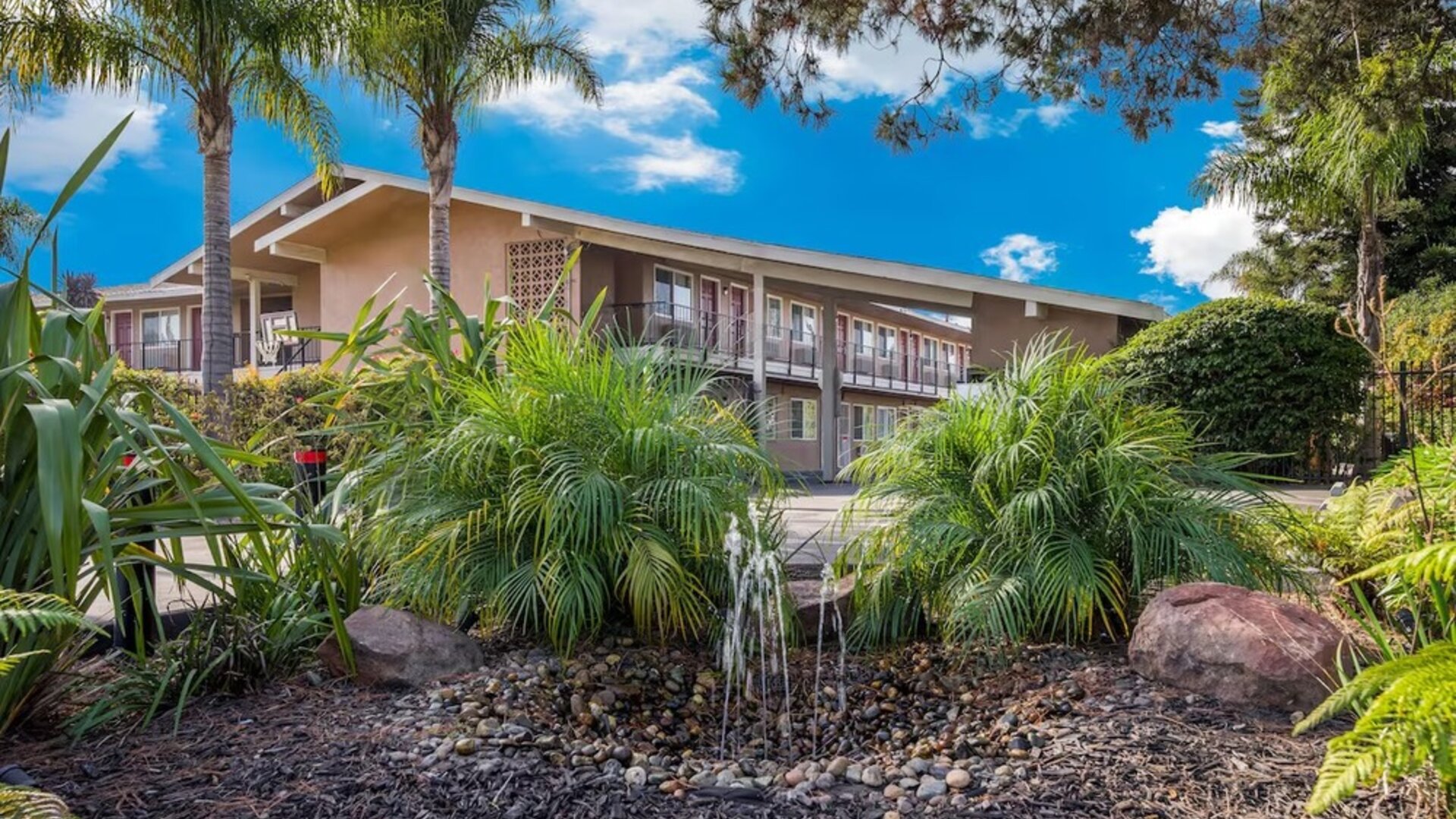 Property outdoor at Bay Breeze Inn.