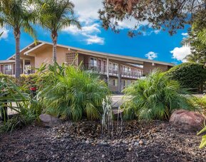 Property outdoor at Bay Breeze Inn.