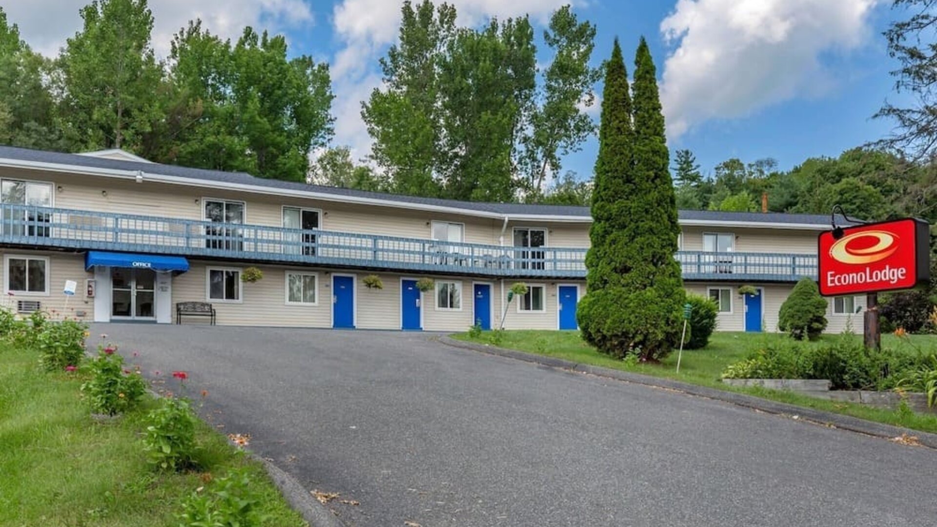 Property exterior at Econo Lodge Lee - Great Barrington.
