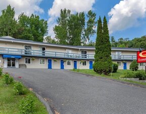 Property exterior at Econo Lodge Lee - Great Barrington.