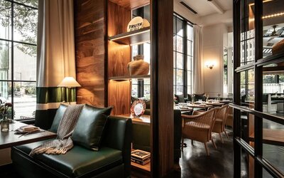 Lobby and lounge at Eurostars St. Gregory.