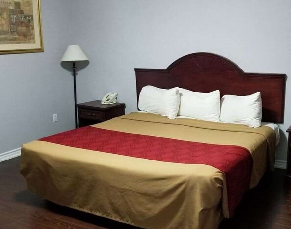 Day use room at Baymont By Wyndham Montreal Airport.