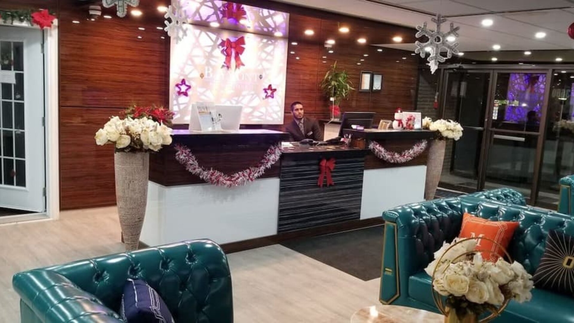 Reception desk at Baymont By Wyndham Montreal Airport.