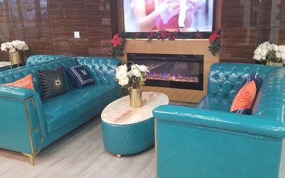 Lobby lounge at Baymont By Wyndham Montreal Airport.