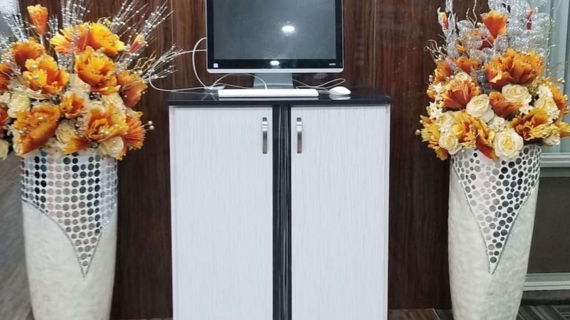 Business center at Baymont By Wyndham Montreal Airport.