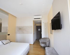 Day room at AH – Fashion District.