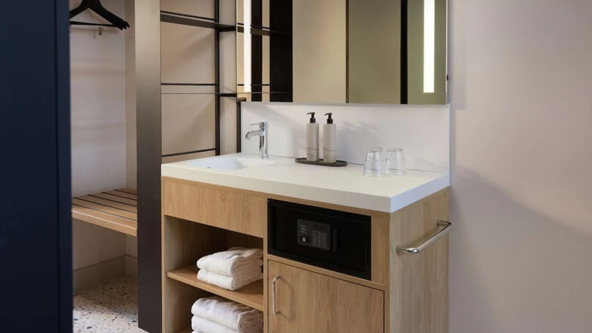 Guest bathroom at Motto By Hilton Rotterdam Blaak.