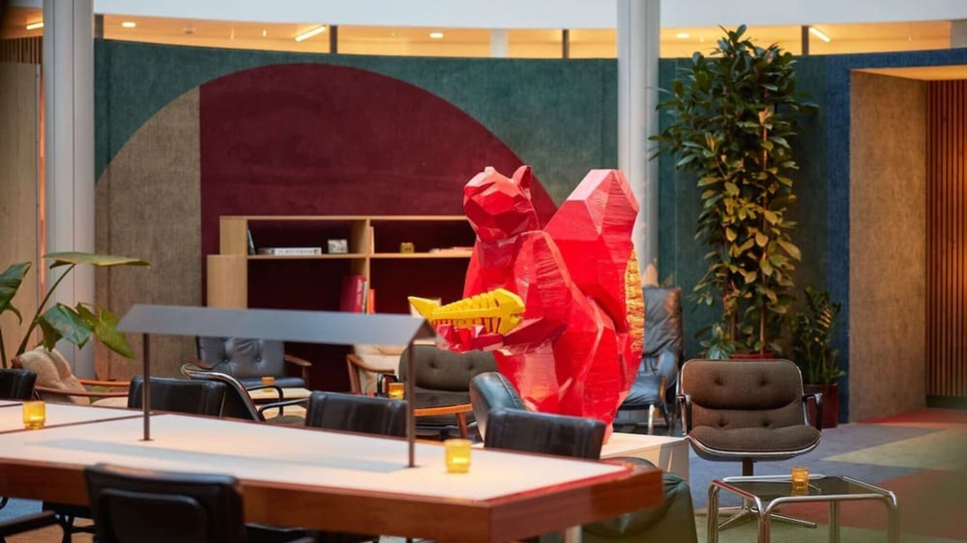 Coworking space at Motto By Hilton Rotterdam Blaak.