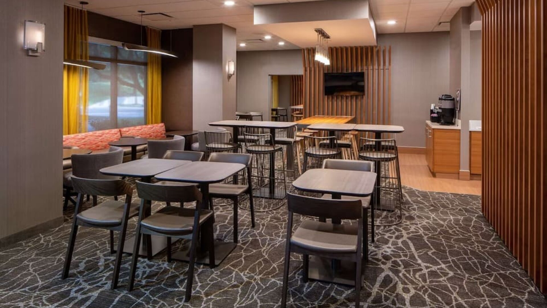 Meeting space at Sonesta Select Nashville Airport Suites.