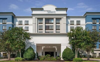 Hotel exterior at Sonesta Select Nashville Airport Suites.
