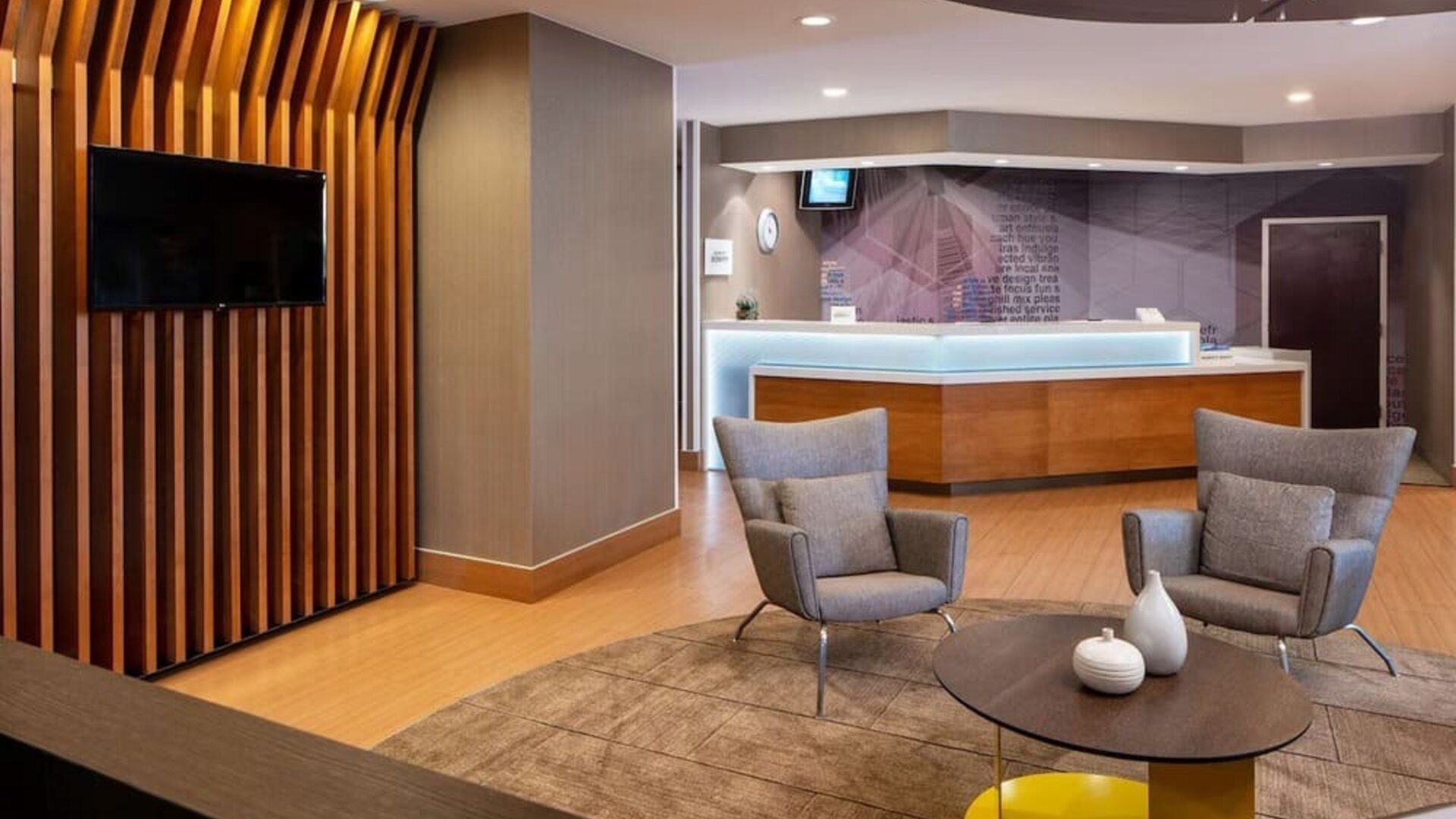 Lobby seating at Sonesta Select Nashville Airport Suites.