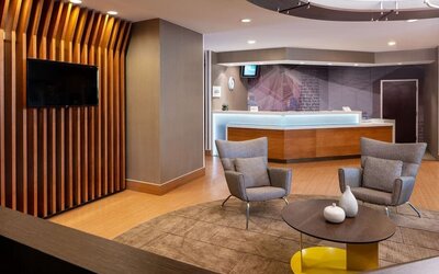 Lobby seating at Sonesta Select Nashville Airport Suites.