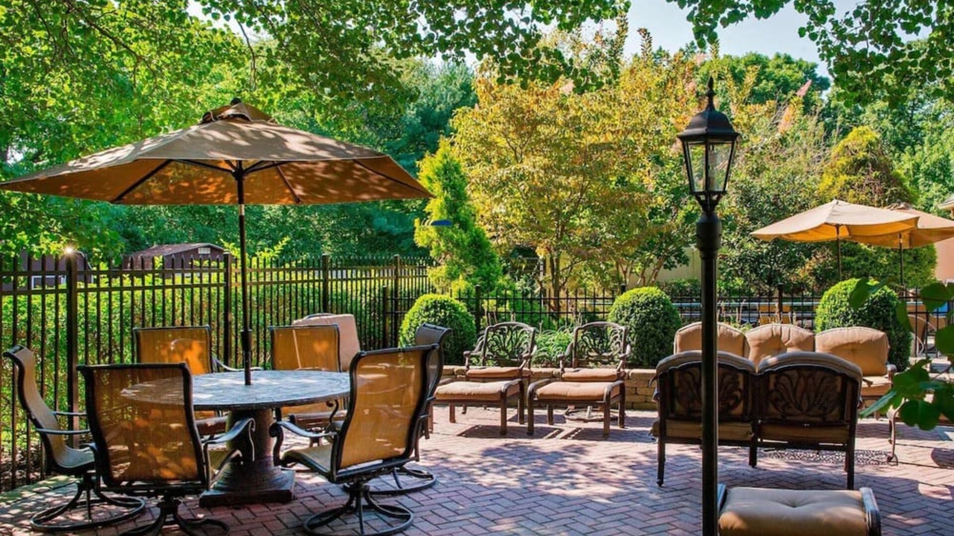 Outdoor terrace at Sonesta Select Tinton Falls Eatontown.
