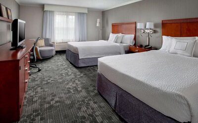 Queen beds at Sonesta Select Tinton Falls Eatontown.