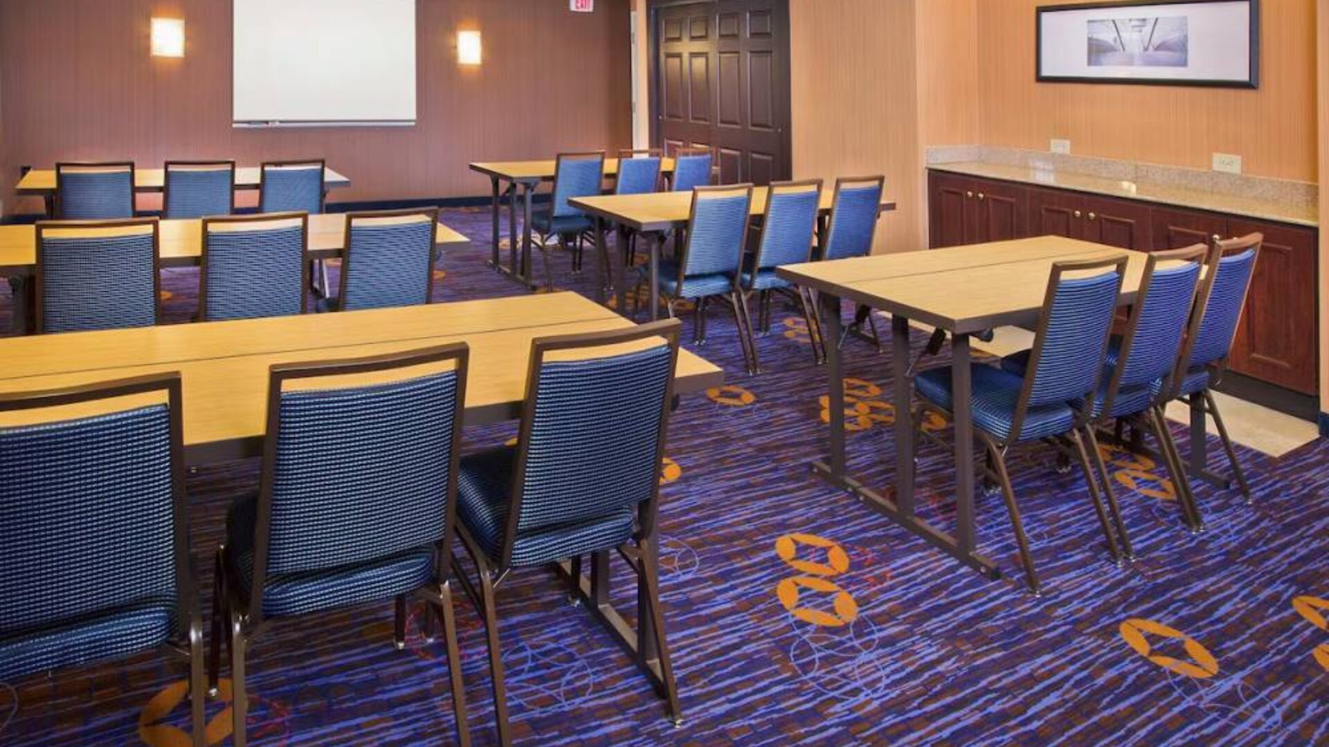 Meeting room at Sonesta Select Tinton Falls Eatontown.
