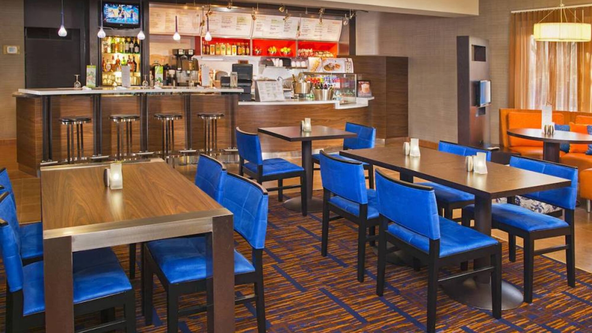 Dining room at Sonesta Select Tinton Falls Eatontown.