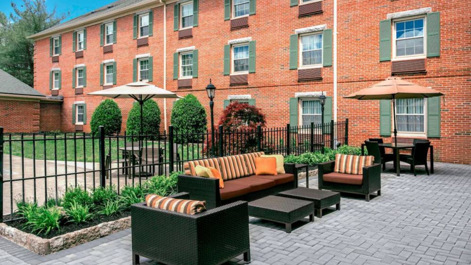 Hotel exterior at Sonesta Select Tinton Falls Eatontown.