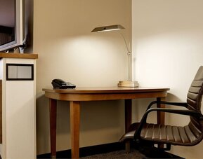 Work desk at Hyatt Place Fremont/Silicon Valley.
